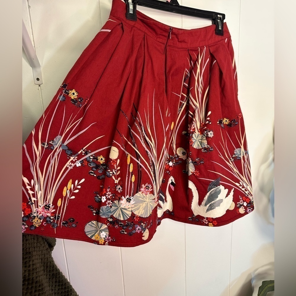 Burgundy Women’s Swan Skirt Size Small - Picture 4 of 10